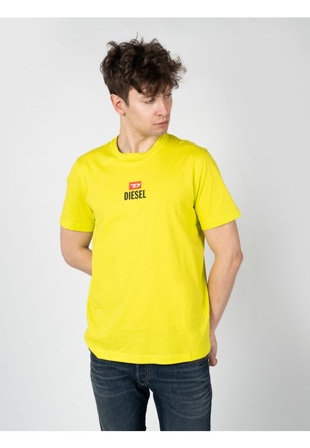 Diesel T-Shirt "T-Just" | A11184-RGRAI-5JE | Mężczyzna | Żółty. Okazja: na co dzień. Kolor: żółty. Materiał: bawełna. Wzór: nadruk. Styl: klasyczny, elegancki, casual
