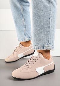 Renee - Różowe Sneakersy Typu Klasyczne Tenisówki Zelritia. Okazja: na spotkanie biznesowe, na co dzień. Kolor: różowy. Materiał: jeans. Szerokość cholewki: normalna. Wzór: aplikacja #4