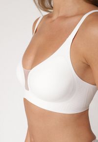 Born2be - Biały Biustonosz z Ozdobnym Wycięciem Ezirelle. Kolor: biały. Materiał: jeans. Rodzaj stanika: wyciągane miseczki. Wzór: gładki #4