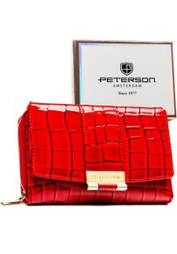 Portfel damski wykonany ze skóry ekologicznej w czerwonym kolorze z tłoczonym wzorem krokodylej skóry - Peterson. Kolor: czerwony. Materiał: skóra ekologiczna #1