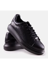 Czarne męskie sneakersy GOE KK1N4004. Nosek buta: okrągły. Kolor: czarny. Materiał: materiał, guma. Obcas: na obcasie. Wysokość obcasa: średni #5