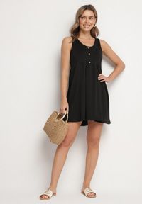 Born2be - Czarna Sukienka o Rozkloszowanym Kroju na Szerokich Ramiączkach z Guzikami Jenovira. Okazja: na co dzień. Kolor: czarny. Długość rękawa: na ramiączkach. Styl: casual #7