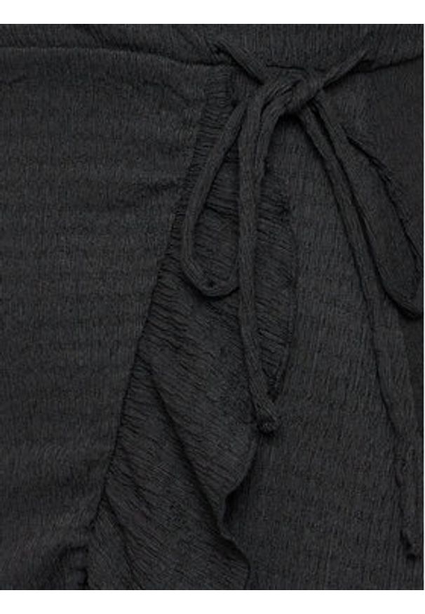 Gina Tricot Sukienka codzienna 19320 Czarny Regular Fit. Okazja: na co dzień. Kolor: czarny. Materiał: syntetyk. Typ sukienki: proste. Styl: casual