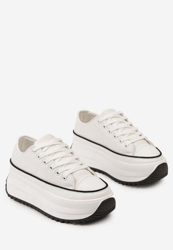 Born2be - Białe Trampki na Masywnej Platformie z Ozdobnym Bieżnikiem Koelrea. Nosek buta: okrągły. Zapięcie: sznurówki. Kolor: biały. Materiał: jeans, materiał. Obcas: na platformie. Styl: elegancki, klasyczny. Wysokość obcasa: niski