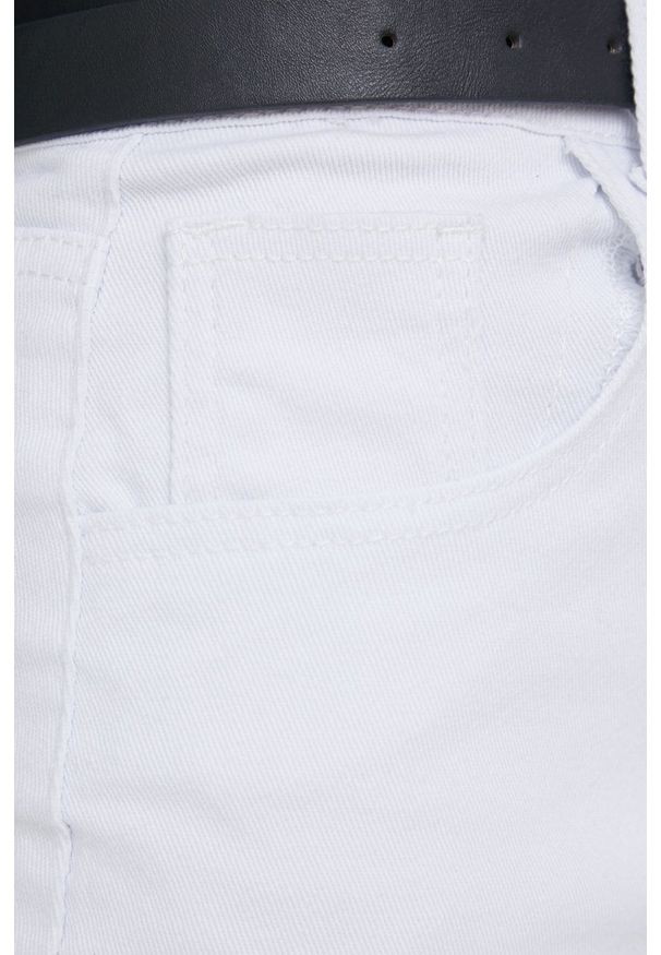 Answear Lab szorty jeansowe damskie kolor biały gładkie high waist. Stan: podwyższony. Kolor: biały. Materiał: jeans. Wzór: gładki. Styl: wakacyjny