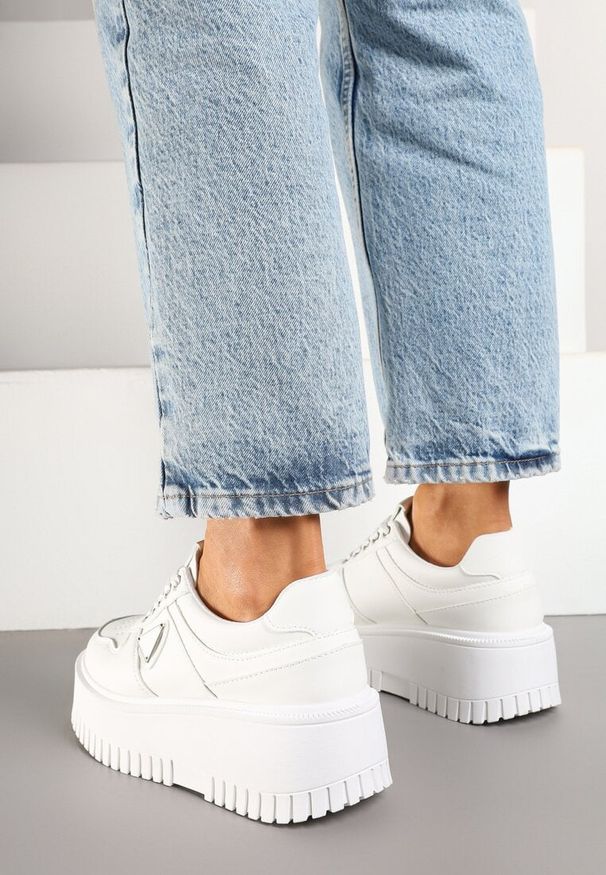 Born2be - Białe Sneakersy na Karbowanej Platformie Feniora. Okazja: na co dzień. Kolor: biały. Sezon: lato, wiosna. Obcas: na platformie