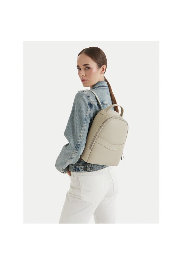 Plecak Armani Exchange. Kolor: beżowy
