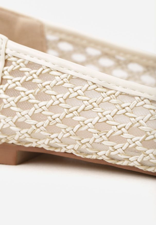 Renee - Jasnobeżowe Balerinki z Siateczkową Cholewką z Plecionką Zdobione Kokardką Harelaya. Okazja: na spacer. Kolor: beżowy. Materiał: jeans. Szerokość cholewki: normalna. Wzór: aplikacja. Sezon: lato. Obcas: na płaskiej podeszwie. Styl: boho, elegancki
