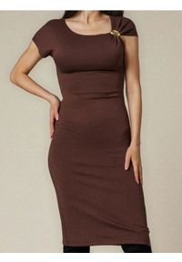 Sinsay - Sukienka midi z marszczeniami - bordowy. Kolor: czerwony. Długość: midi #1