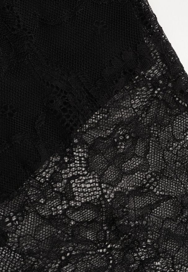 Renee - Czarne Spodnie High Waist o Kroju Dzwonów z Koronki Ferella. Okazja: na randkę. Stan: podwyższony. Kolor: czarny. Materiał: koronka. Wzór: koronka. Styl: elegancki, klasyczny