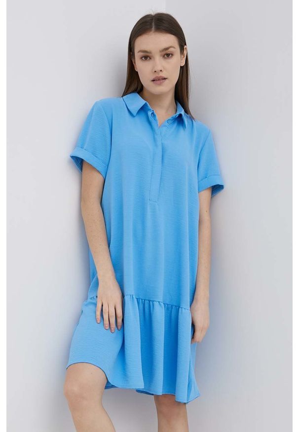 JDY sukienka mini prosta. Okazja: na co dzień. Kolor: niebieski. Materiał: tkanina. Długość rękawa: krótki rękaw. Typ sukienki: proste. Styl: casual. Długość: mini