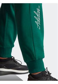 Adidas - adidas Spodnie dresowe Scribble Embroidery Fleece IK9649 Zielony Loose Fit. Kolor: zielony. Materiał: bawełna #2