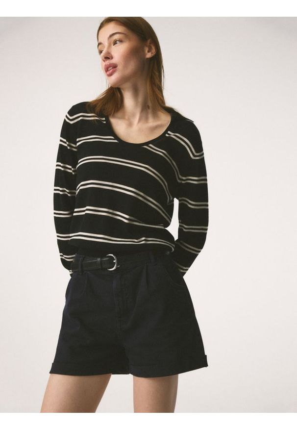 Reserved - Jeansowe szorty - czarny. Kolor: czarny. Materiał: jeans