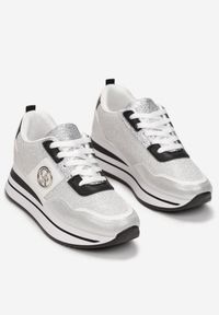 Renee - Srebrne Sneakersy na Niskiej Platformie Zdobione Brokatem Efinas. Kolor: srebrny. Wzór: aplikacja. Obcas: na platformie #4