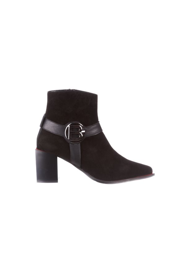 Botki Bayla-195 20K-7202-1 Black Suede 195013, Czarny, Skóra naturalna. Okazja: na co dzień. Zapięcie: pasek. Kolor: czarny. Szerokość cholewki: normalna. Wzór: aplikacja. Materiał: skóra. Obcas: na obcasie. Styl: casual. Wysokość obcasa: średni