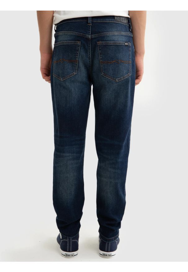 Big-Star - Jeansy chłopięce ze zwężoną nogawką granatowe Noah 523. Kolor: niebieski. Materiał: jeans. Styl: młodzieżowy, sportowy, elegancki