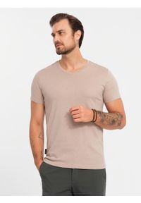 Ombre Clothing - Zestaw bawełnianych koszulek męskich V-neck BASIC – szarozielony/biały/beżowy V14 - Rozmiar: L. Typ kołnierza: dekolt w serek. Kolor: zielony. Materiał: bawełna #7