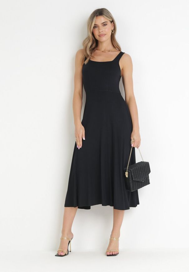 Born2be - Czarna Rozkloszowana Sukienka Midi na Szerokich Ramiączkach z Okrągłym Dekoltem Zateni. Kolor: czarny. Materiał: materiał. Długość rękawa: na ramiączkach. Wzór: gładki. Typ sukienki: rozkloszowane. Długość: midi