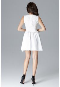 Lenitif - Koktajlowa rozkloszowana sukienka mini z koronką ecru. Okazja: na imprezę, na wesele, na ślub cywilny. Materiał: koronka. Wzór: koronka. Styl: wizytowy. Długość: mini #3