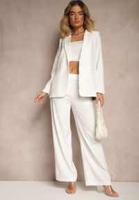 Renee - Biała Marynarka z Imitacją Kieszeni i Usztywnioną Linią Ramion Vivissea. Okazja: na co dzień, na spotkanie biznesowe. Kolor: biały. Materiał: jeans. Wzór: aplikacja. Styl: biznesowy, klasyczny, elegancki, casual