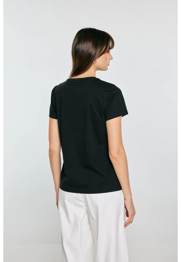 Big-Star - Koszulka damska z kontrastowym nadrukiem czarna Ratta 906. Kolor: czarny. Materiał: dzianina. Wzór: nadruk. Styl: klasyczny, elegancki