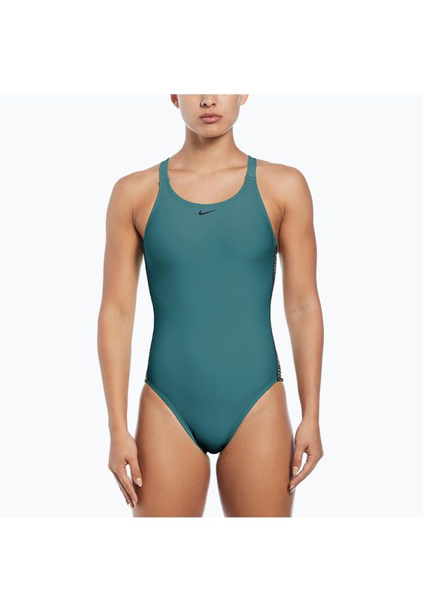 Nike Swim - Strój pływacki jednoczęściowy damski Nike Logo Tape Fastback. Kolor: zielony