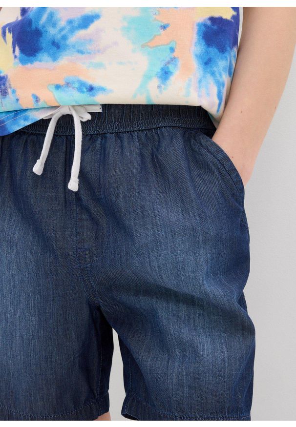 bonprix - Szorty dżinsowe z gumką w talii, Regular Fit, z bawełny organicznej. Kolor: niebieski. Sezon: lato