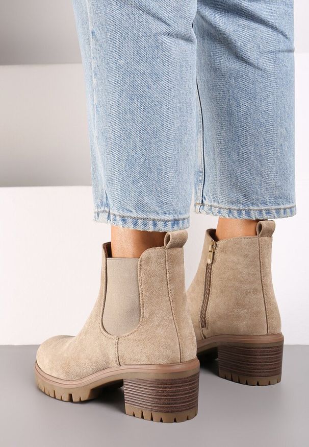 Born2be - Ciemnobeżowe Botki na Słupku Rona. Okazja: na co dzień. Kolor: beżowy. Materiał: jeans. Obcas: na słupku. Styl: casual, klasyczny. Wysokość obcasa: niski