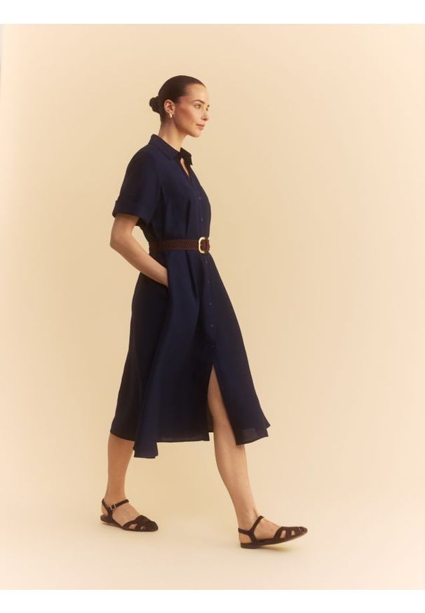 Reserved - Sukienka midi z lnem - granatowy. Kolor: niebieski. Materiał: len. Długość: midi