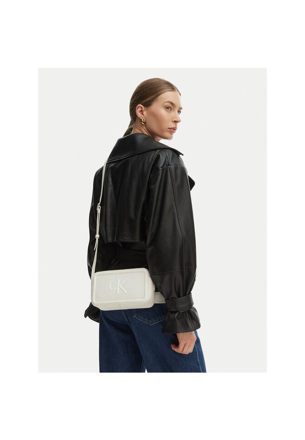 Torebka Calvin Klein. Kolor: biały