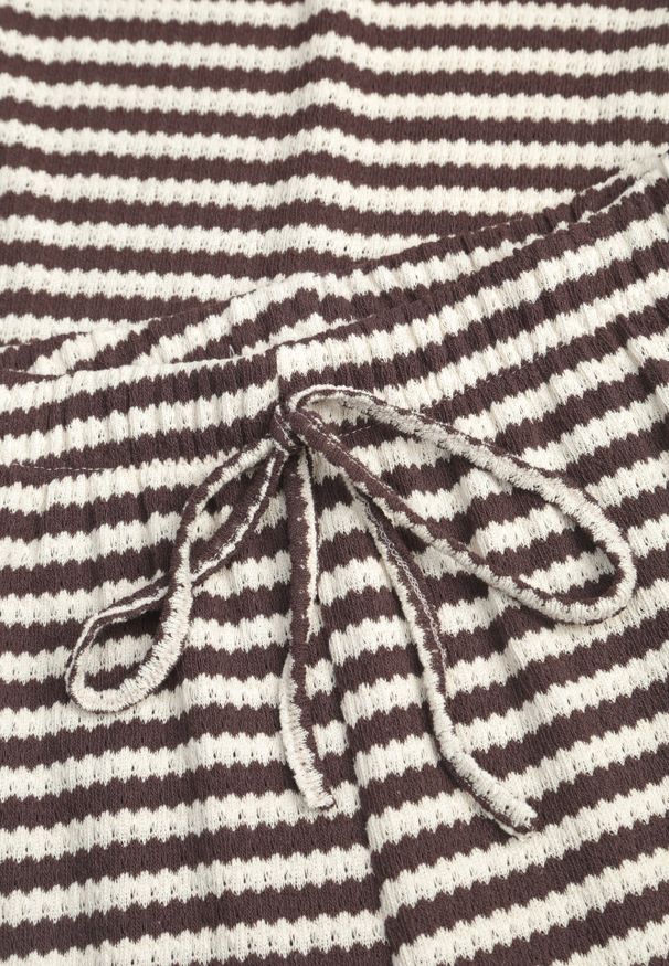 Renee - Beżowo-Brązowy Komplet Oversize Stylizowany na Dziergany T-shirt i Luźne Spodnie w Paski Relorin. Kolor: beżowy. Materiał: dziergany. Wzór: paski