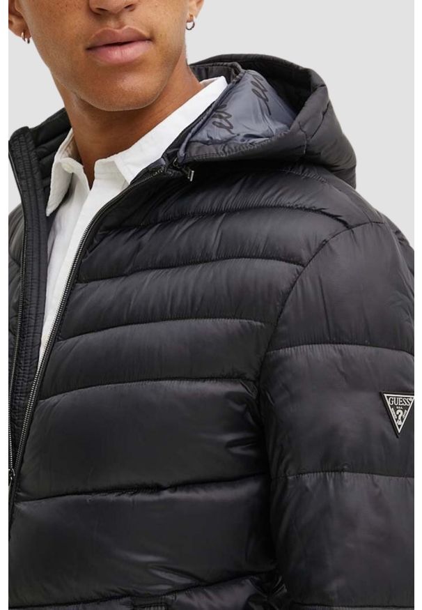 Guess - GUESS Czarna męska kurtka z kapturem Super Light Puffa Jacket. Typ kołnierza: kaptur. Kolor: czarny. Materiał: poliester, syntetyk
