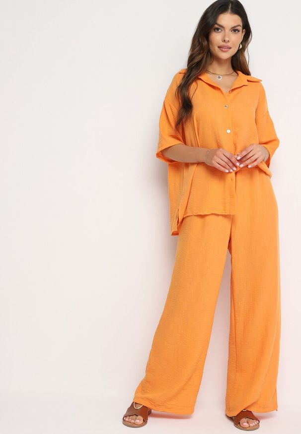 Born2be - Pomarańczowy Komplet 2-Częściowy Koszula o Luźnym Kroju Szerokie Spodnie z Gumką w Talii Vimitha. Kolor: pomarańczowy. Materiał: materiał. Wzór: aplikacja