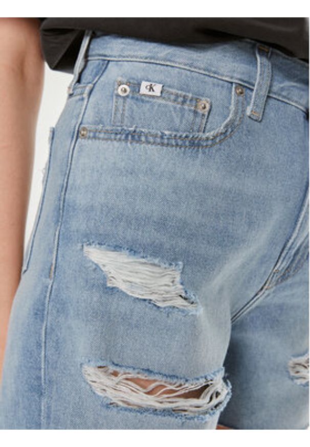 Calvin Klein Jeans Szorty jeansowe J20J222803 Niebieski Mom Fit. Kolor: niebieski. Materiał: jeans, bawełna