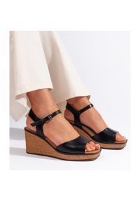 Damskie czarne sandały na koturnie Sergio Leone. Kolor: czarny. Obcas: na koturnie #5