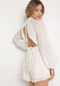 Born2be - Beżowy Kombinezon z Tkaniny Plumeti z Bufiastymi Rękawami i Krótkimi Nogawkami Dolene. Okazja: na co dzień. Kolor: beżowy. Materiał: tkanina. Długość: krótkie. Styl: casual, elegancki #5