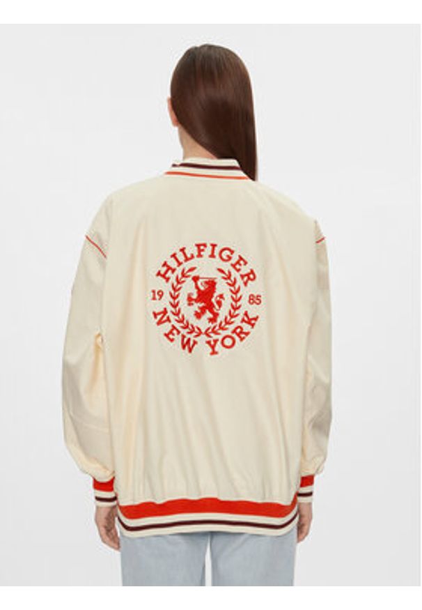 TOMMY HILFIGER - Tommy Hilfiger Kurtka bomber Baseball WW0WW40477 Beżowy Oversize. Kolor: beżowy. Materiał: syntetyk