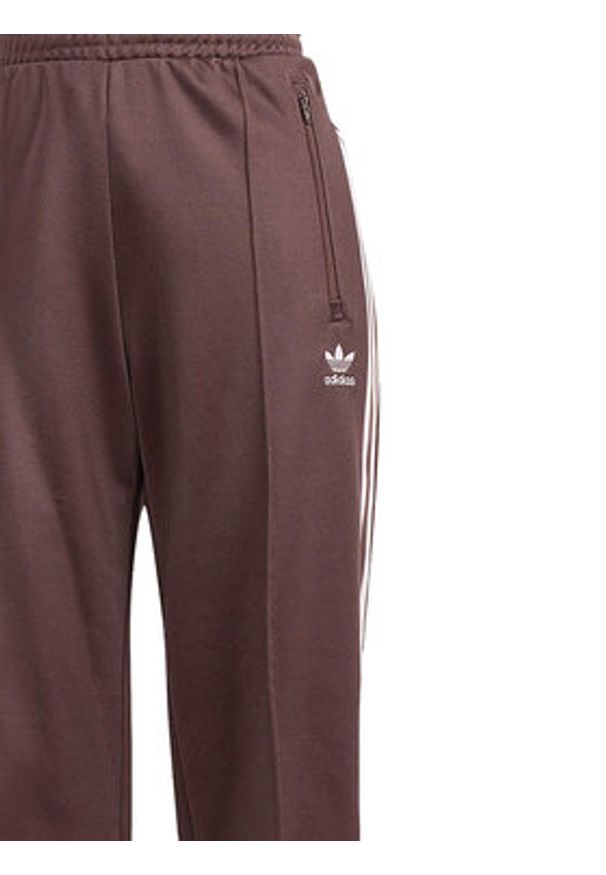 Adidas - adidas Spodnie dresowe Beckenbauer IR6093 Brązowy Regular Fit. Kolor: brązowy. Materiał: bawełna