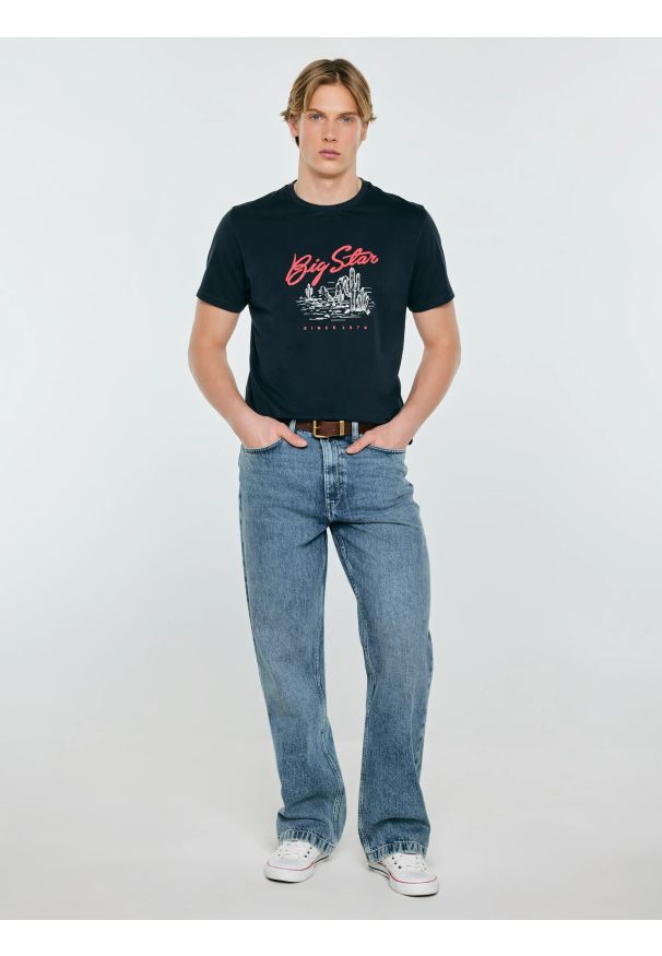 Big-Star - Koszulka męska z nadrukiem granatowa Sterir 403. Okazja: na co dzień. Kolor: niebieski. Materiał: bawełna, jeans. Wzór: nadruk. Sezon: lato. Styl: casual, klasyczny