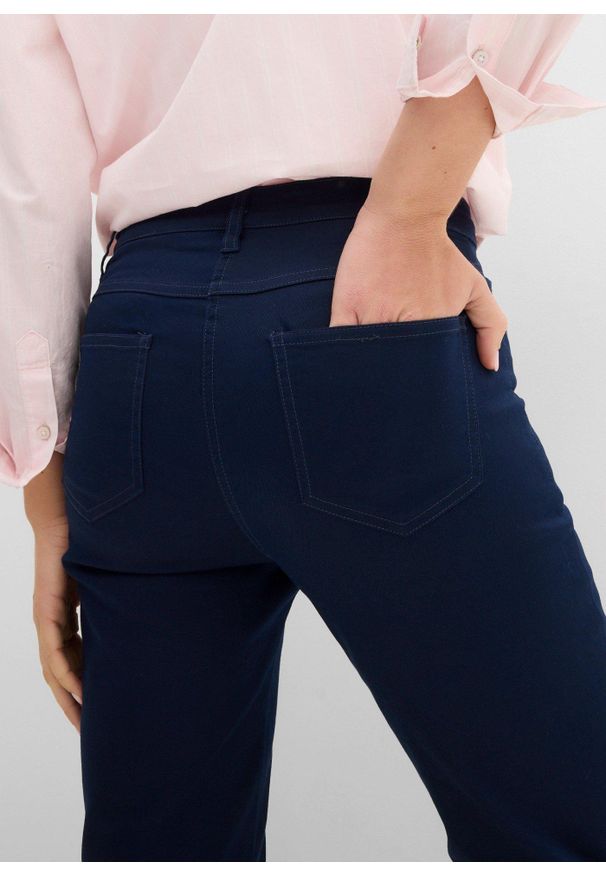 bonprix - Dżinsy Straight, mid waist, z wygodnym paskiem. Stan: podwyższony. Kolor: niebieski