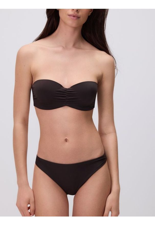 Reserved - Dół od bikini - ciemnobrązowy. Stan: obniżony. Kolor: brązowy. Materiał: materiał. Wzór: gładki