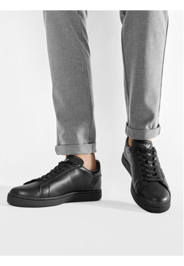 EA7 Emporio Armani Sneakersy X8X001 XCC51 A083 Czarny. Kolor: czarny. Materiał: skóra