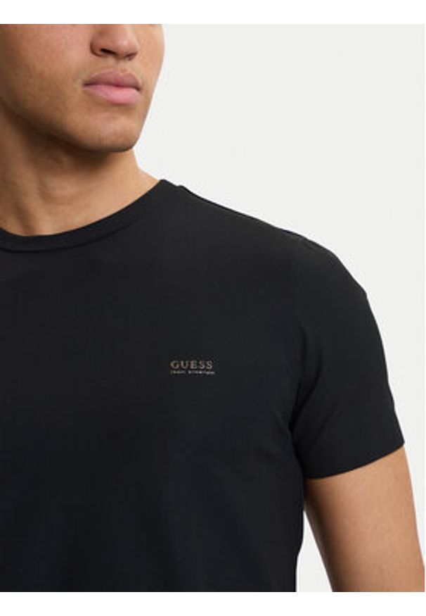 Guess T-Shirt M6RI19 KD202 Czarny Regular Fit. Kolor: czarny. Materiał: syntetyk