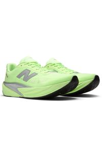 Buty męskie New Balance FuelCell Rebel v5 MFCXLZ5 – zielone. Kolor: zielony. Materiał: guma, materiał, syntetyk. Szerokość cholewki: normalna. Wzór: geometria. Sport: bieganie, fitness #4