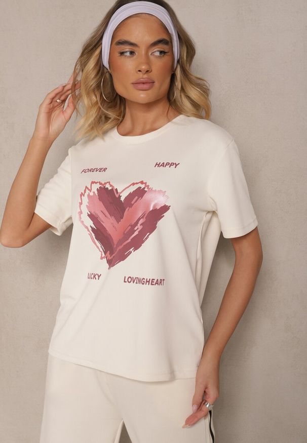 Renee - Jasnobeżowy T-shirt z Nadrukiem w Kształcie Serca Palalea. Okazja: na co dzień. Kolor: beżowy. Wzór: nadruk. Styl: klasyczny, casual