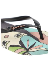 Beżowe Japonki Ipanema Graffiti Modne Obuwie Damskie. Okazja: na co dzień, na spacer, na plażę. Kolor: beżowy. Materiał: materiał. Wzór: kolorowy, paski. Sezon: lato. Styl: elegancki, casual #6