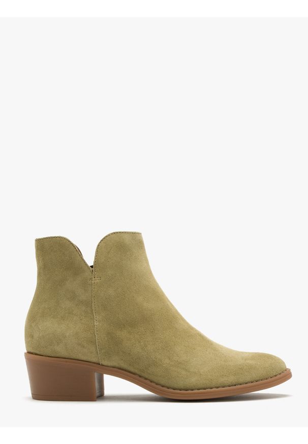 Ryłko - Oliwkowe botki INEZ. Nosek buta: okrągły. Kolor: oliwkowy. Materiał: welur. Obcas: na obcasie. Wysokość obcasa: średni