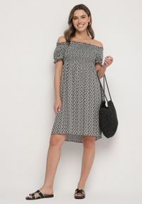 Born2be - Czarna Wiskozowa Sukienka Typu Hiszpanka w Kwiaty Lunirella. Okazja: na co dzień. Typ kołnierza: dekolt hiszpanka. Kolor: czarny. Materiał: wiskoza. Długość rękawa: krótki rękaw. Wzór: kwiaty. Sezon: lato. Styl: casual, elegancki #4