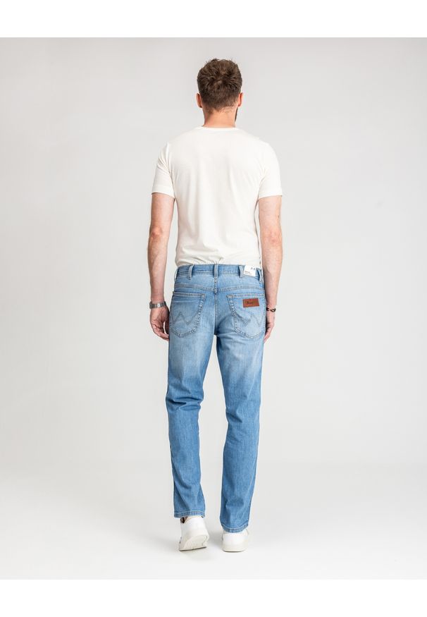 Wrangler - MĘSKIE SPODNIE JEANSOWE WRANGLER TEXAS SLATE SHADE 112364457. Okazja: na co dzień. Styl: casual, elegancki