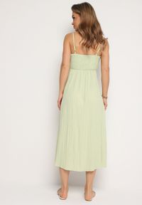 Born2be - Zielona Sukienka na Cienkich Regulowanych Ramiączkach Zapinana na Guziki Palfea. Kolor: zielony. Długość rękawa: na ramiączkach. Wzór: aplikacja. Styl: elegancki #5